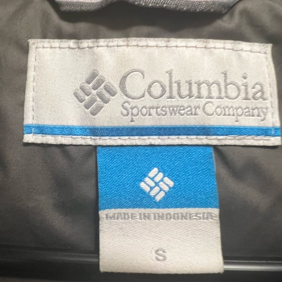 Women’s Gray Columbia Down Parka Size Small. In great shape, barely worn. - Picture 2 of 8
